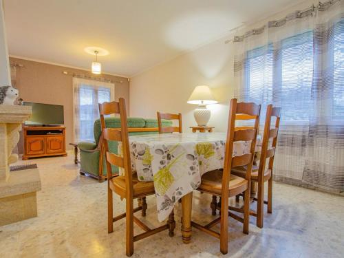 Gîte Arcis-sur-Aube, 4 pièces, 5 personnes - FR-1-543-57