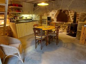 Gîte Argences-en-Aubrac, 2 pièces, 2 personnes - FR-1-601-343