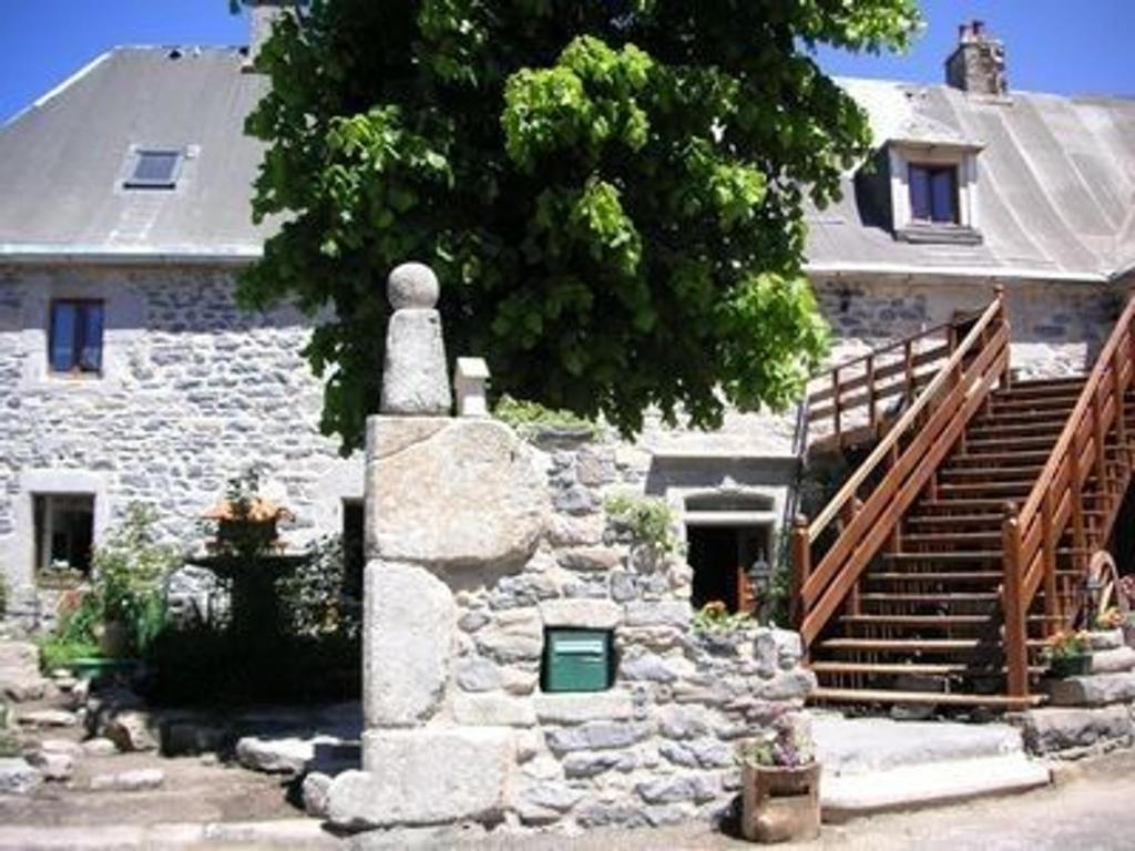 Gîte Argences-en-Aubrac, 3 pièces, 4 personnes - FR-1-601A-4 Place de la Mairie Lacalm, 12210 Lacalm