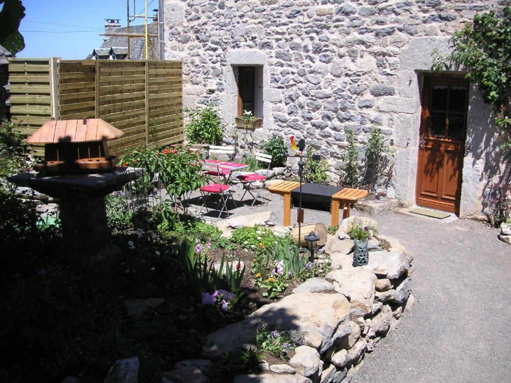 Gîte Argences-en-Aubrac, 3 pièces, 4 personnes - FR-1-601A-5 Place de la Mairie Lacalm, 12210 Lacalm