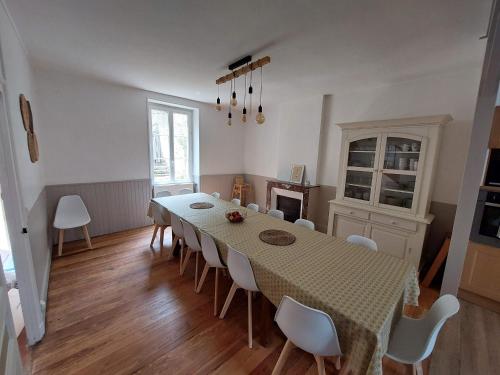 Gîte Argenton-sur-Creuse, 7 pièces, 15 personnes - FR-1-591-356