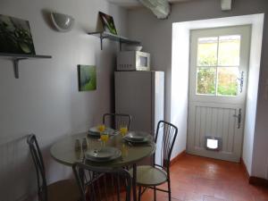 Maison de vacances Gîte Asnières-sur-Vègre, 3 pièces, 5 personnes - FR-1-410-237 2 Place de l'Église 72430 Asnières-sur-Vègre Pays de la Loire