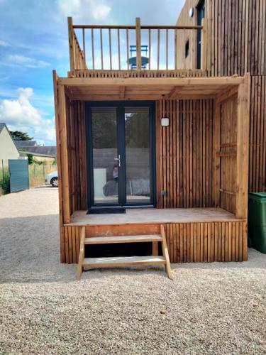Gîte atypique en bois entre ville et verdures
