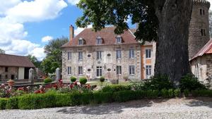 Maison de vacances gîte au Château de Sallebrune sallebrune 03390 Beaune dʼAllier Auvergne