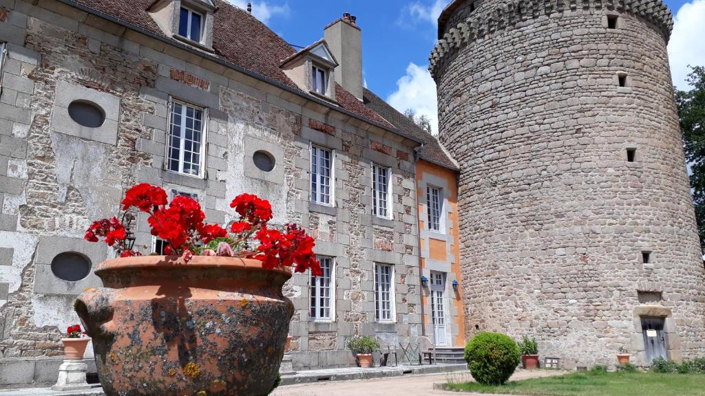 Maison de vacances gîte au Château de Sallebrune sallebrune 03390 Beaune dʼAllier