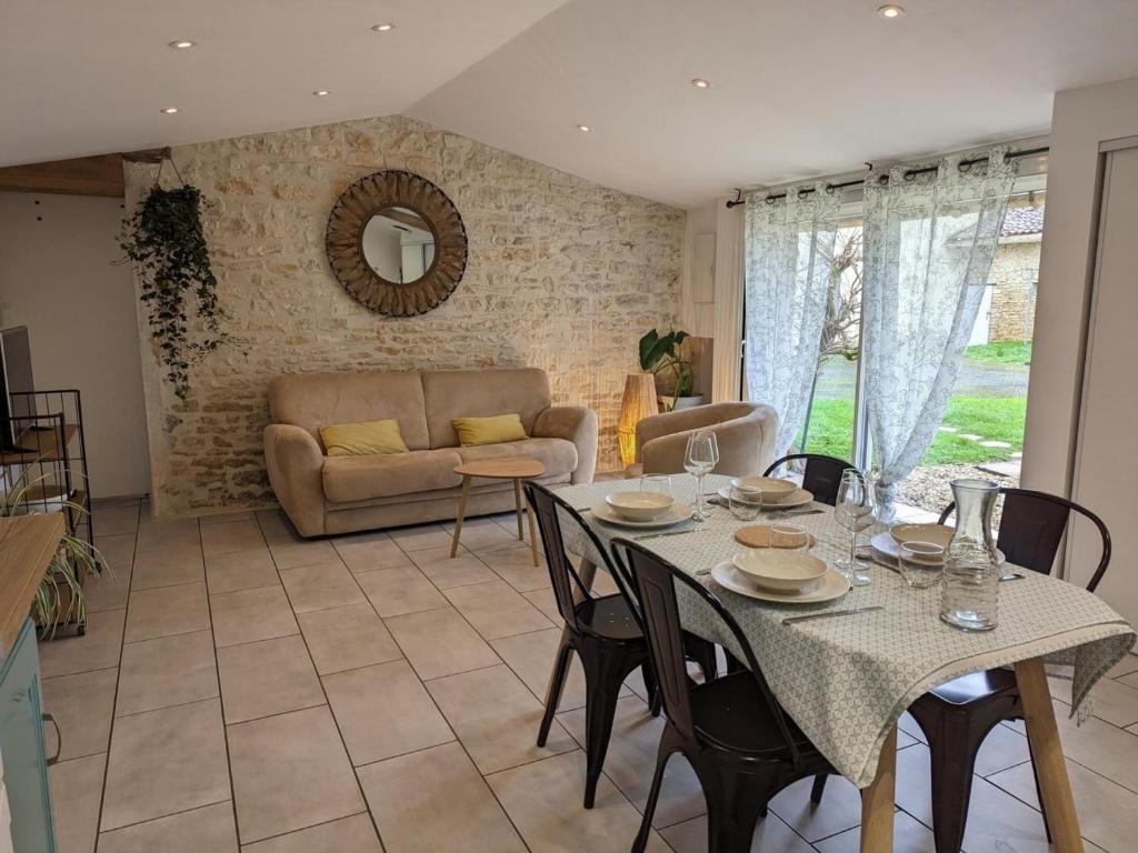 Maison de vacances Gîte Aunac-sur-Charente, 2 pièces, 2 personnes - FR-1-653-228 3, la basse rue 16460 Aunac