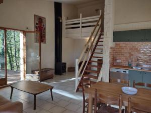 Gîte authentique avec piscine partagée