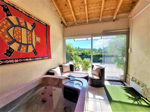 GITE avec JACUZZI PRIVATIF 4 étoiles 90m2 pour 3 personnes