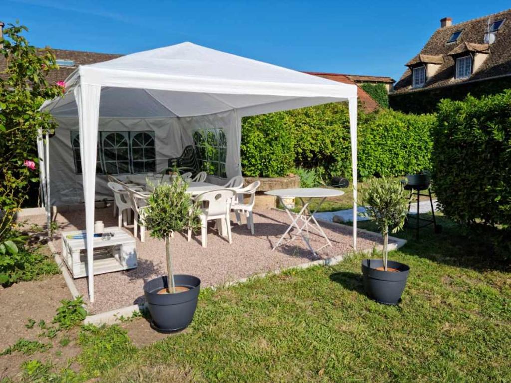 Maison de vacances Gîte avec piscine 15 personnes Grande Rue 71240 Gigny-sur-Saône