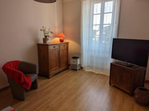 Gîte Baignes-Sainte-Radegonde, 5 pièces, 7 personnes - FR-1-653-169