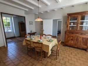 Gîte Baignes-Sainte-Radegonde, 5 pièces, 7 personnes - FR-1-653-169
