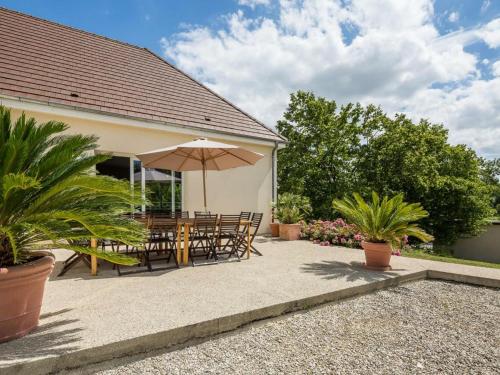 Gîte Baroville, 6 pièces, 14 personnes - FR-1-543-185