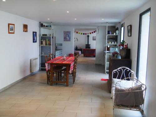 Gîte Bazoches-les-Gallerandes, 3 pièces, 4 personnes - FR-1-590-224
