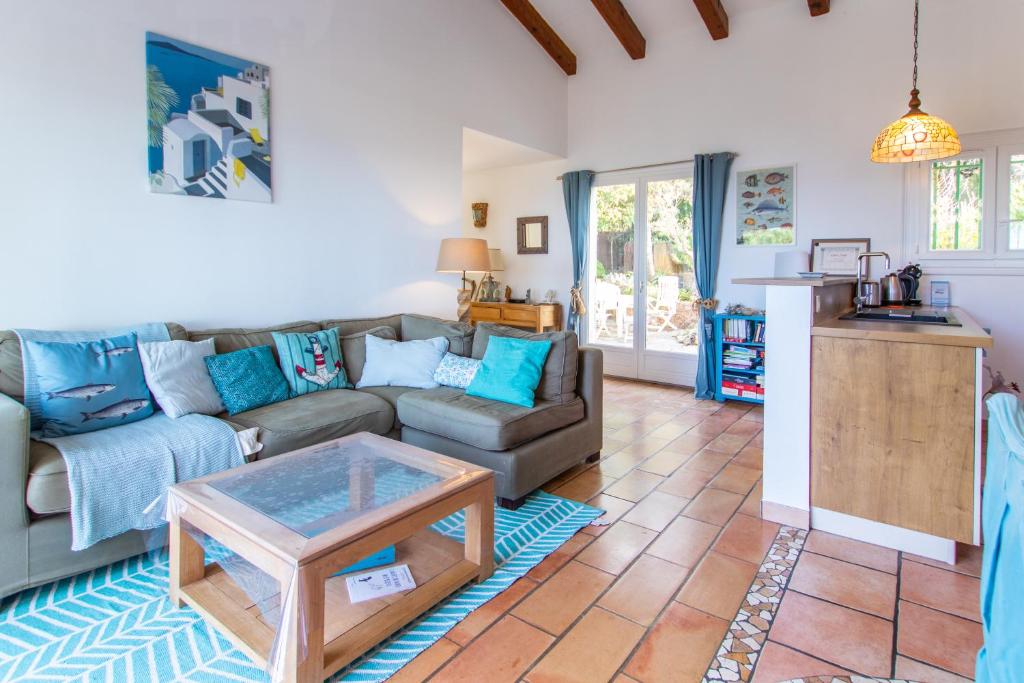 Gîte Bonnes, 5 pièces, 12 personnes - FR-1-653-122