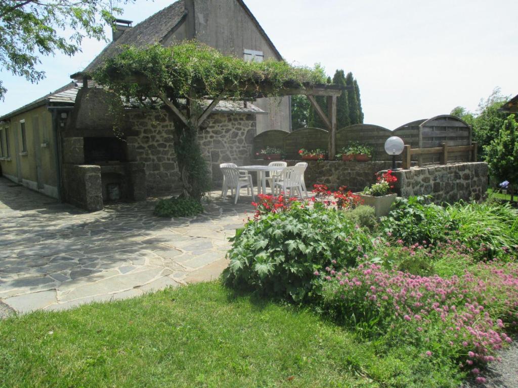 Gîte Campuac, 4 pièces, 6 personnes - FR-1-601-258 Les Capelles, 12580 Campuac