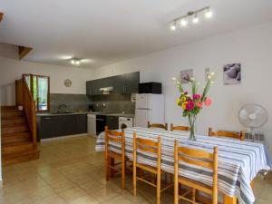 Maison de vacances Gîte Carlux, 3 pièces, 5 personnes - FR-1-616-210 Allée fleurie 24370 Carlux Aquitaine