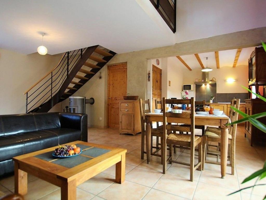 Gîte Cerzat, 4 pièces, 6 personnes - FR-1-582-7 Le Chambon, 43380 Cerzat