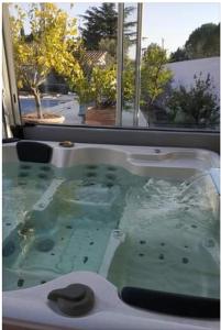 Maison de vacances Gite chaleureux pour deux avec jacuzzi 33 Lotissement le Grand Vallat 13690 Graveson Provence-Alpes-Côte d\'Azur