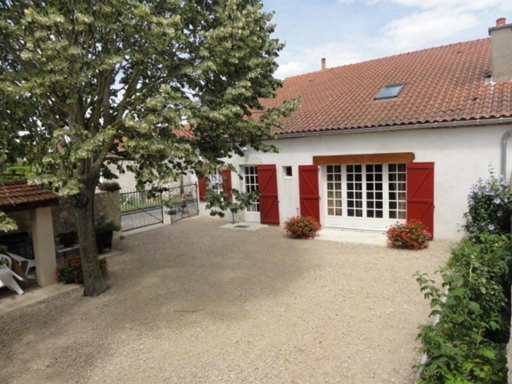 Gîte Charroux - Allier, 4 pièces, 7 personnes - FR-1-489-271 3 rue du Crest, 86250 Charroux-dʼAllier