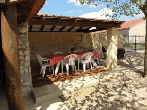 Gîte Charroux - Allier, 4 pièces, 7 personnes - FR-1-489-271