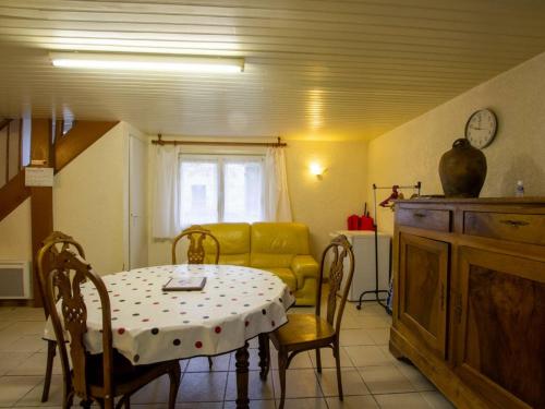 Gîte Château-l'Évêque, 3 pièces, 5 personnes - FR-1-616-238