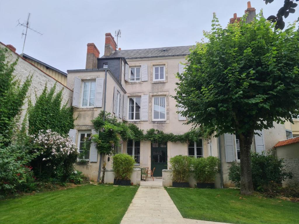 Maison de vacances Gîte Châteauroux, 9 pièces, 15 personnes - FR-1-591-322 50 Rue de la Gare 36000 Châteauroux