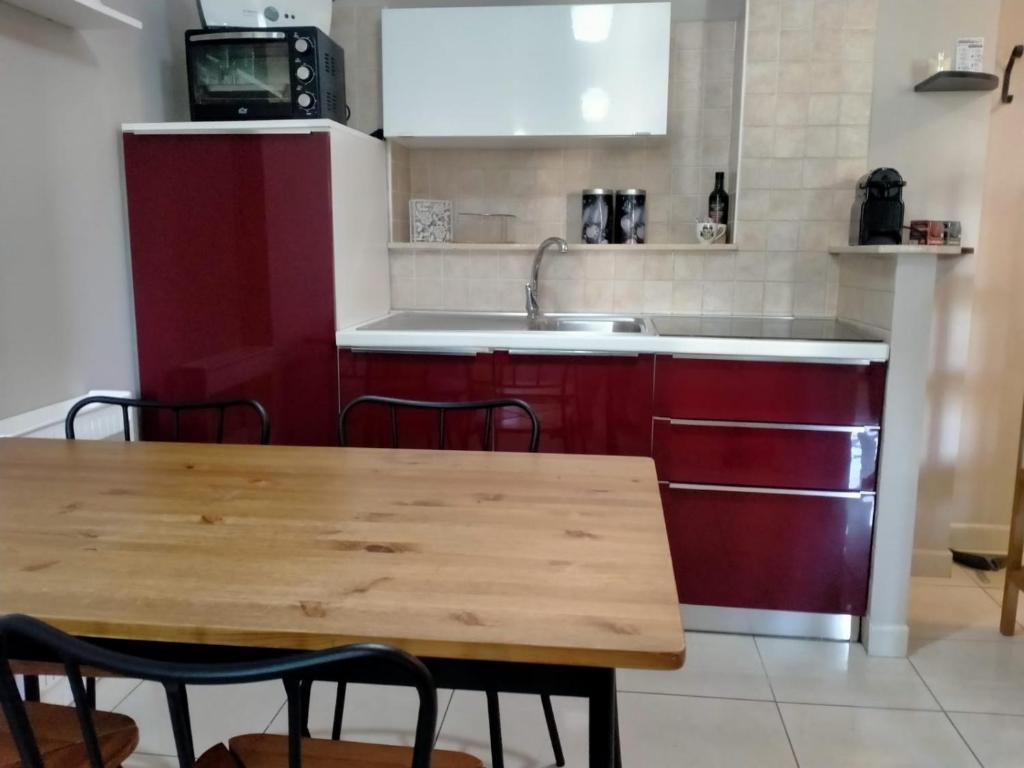 Gîte Châtel-de-Neuvre, 2 pièces, 3 personnes - FR-1-489-22