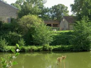 Gîte Châtel-de-Neuvre, 2 pièces, 3 personnes - FR-1-489-22