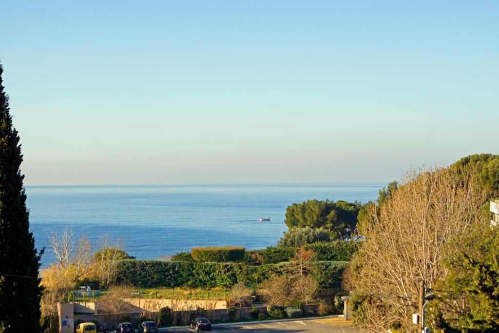 Gîte Châtel-de-Neuvre, 4 pièces, 6 personnes - FR-1-489-92