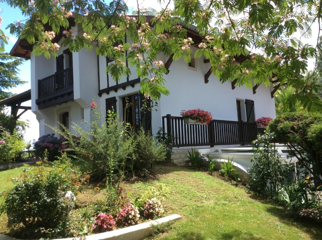Gîte chaumière château de la Bouchatte