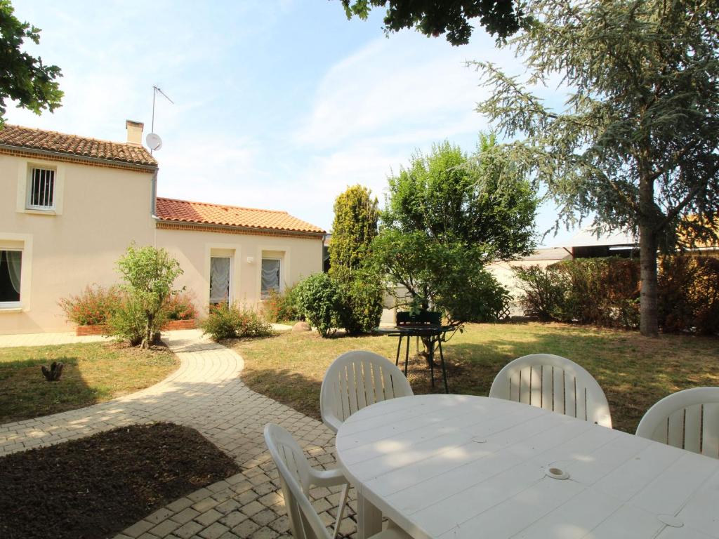 Gîte Chemillé-en-Anjou-Chemillé-Melay, 4 pièces, 6 personnes - FR-1-622-8 La Pouplinière Saint Georges des Gardes, 49120 Saint-Georges-du-Puy-de-la-Garde