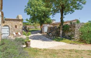 Maison de vacances Gite Chez Maria,piscine nage a contre courant ROUTE DES CHARTREUX, 105 12200 Toulonjac Midi-Pyrénées