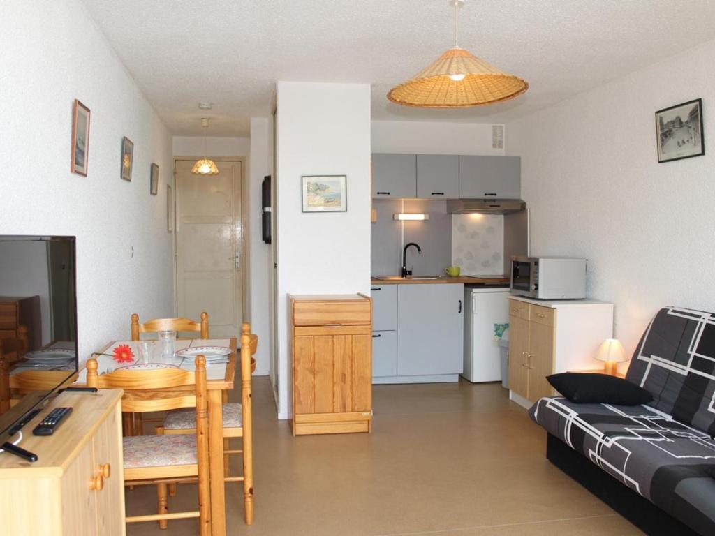 Gîte Coly-Saint-Amand, 5 pièces, 8 personnes - FR-1-616-85 24290 Le Bousquet