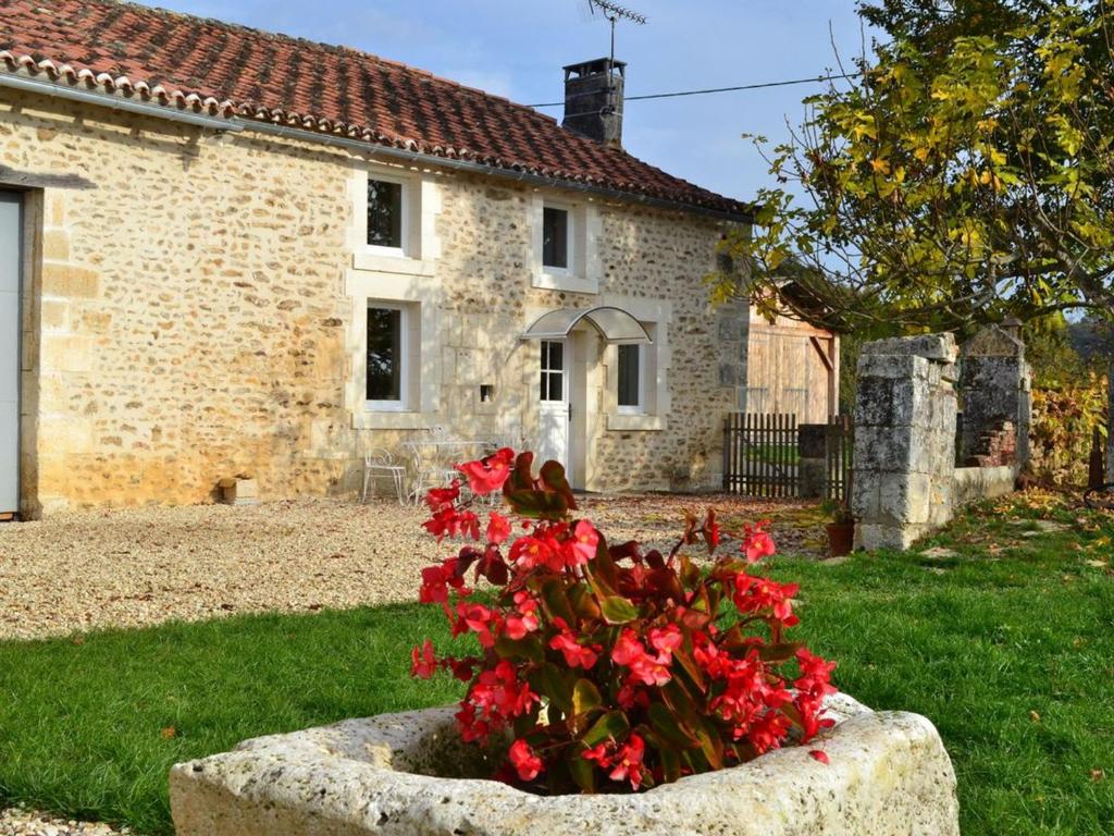 Maison de vacances Gîte Combiers, 4 pièces, 6 personnes - FR-1-653-171 7 route de Chez Bernard 16320 Combiers