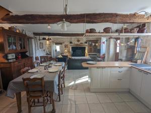 Gîte Combiers, 4 pièces, 6 personnes - FR-1-653-171