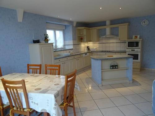 Gîte Conques-en-Rouergue, 3 pièces, 4 personnes - FR-1-601-74