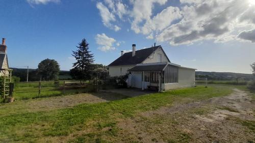 Gîte Cottage chaleureux en pleine campagne vue sur les Monts et Forêts et le château de Carrouges