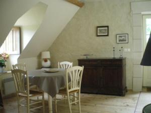 Gîte Cravant-les-Côteaux, 3 pièces, 4 personnes - FR-1-381-60