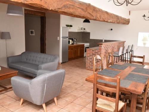 Gîte Cressanges, 4 pièces, 6 personnes - FR-1-489-78