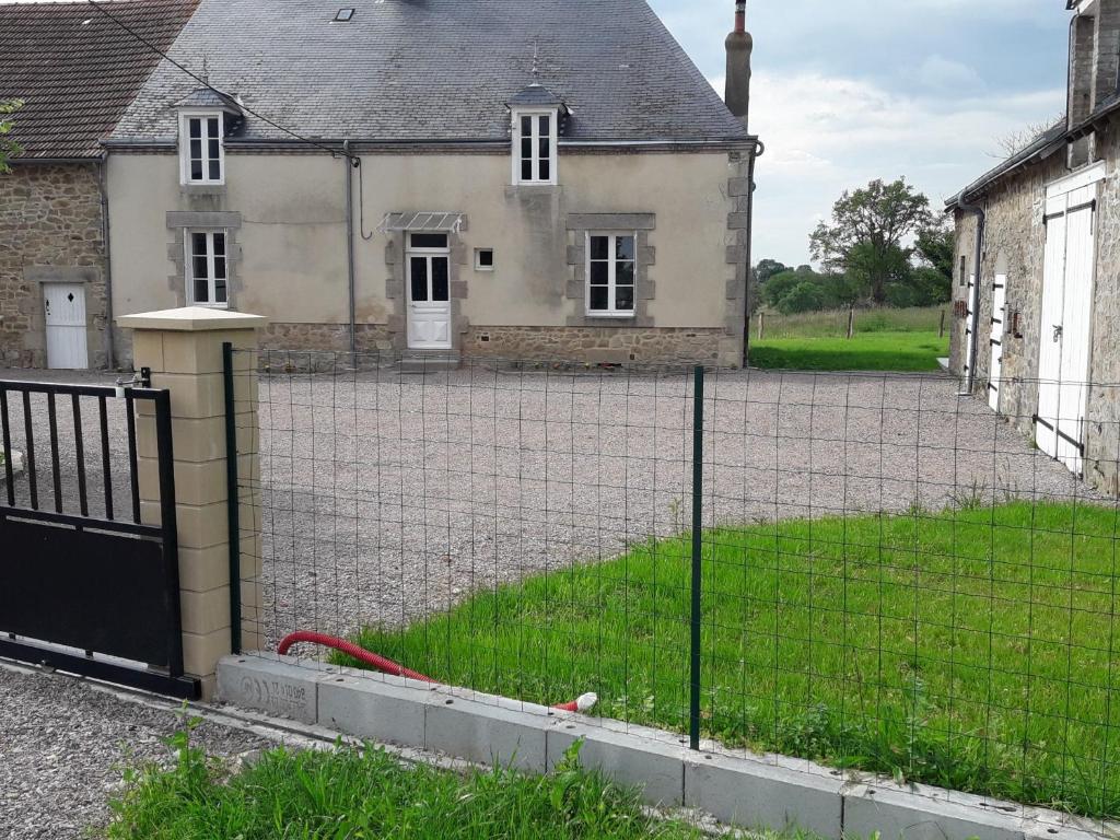 Gîte Crevant, 4 pièces, 8 personnes - FR-1-591-310 Les pressanges rue des Combattants en AFN, 36140 Crevant