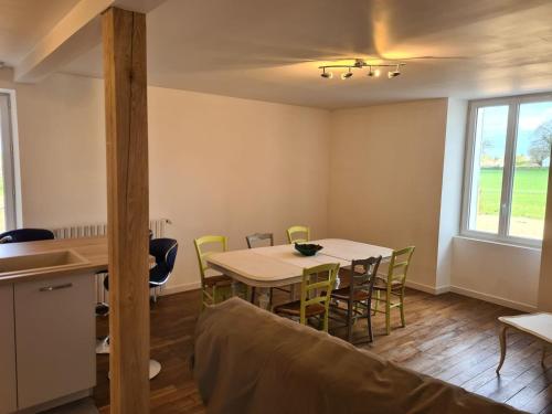 Gîte Crozon-sur-Vauvre, 8 pièces, 18 personnes - FR-1-591-382