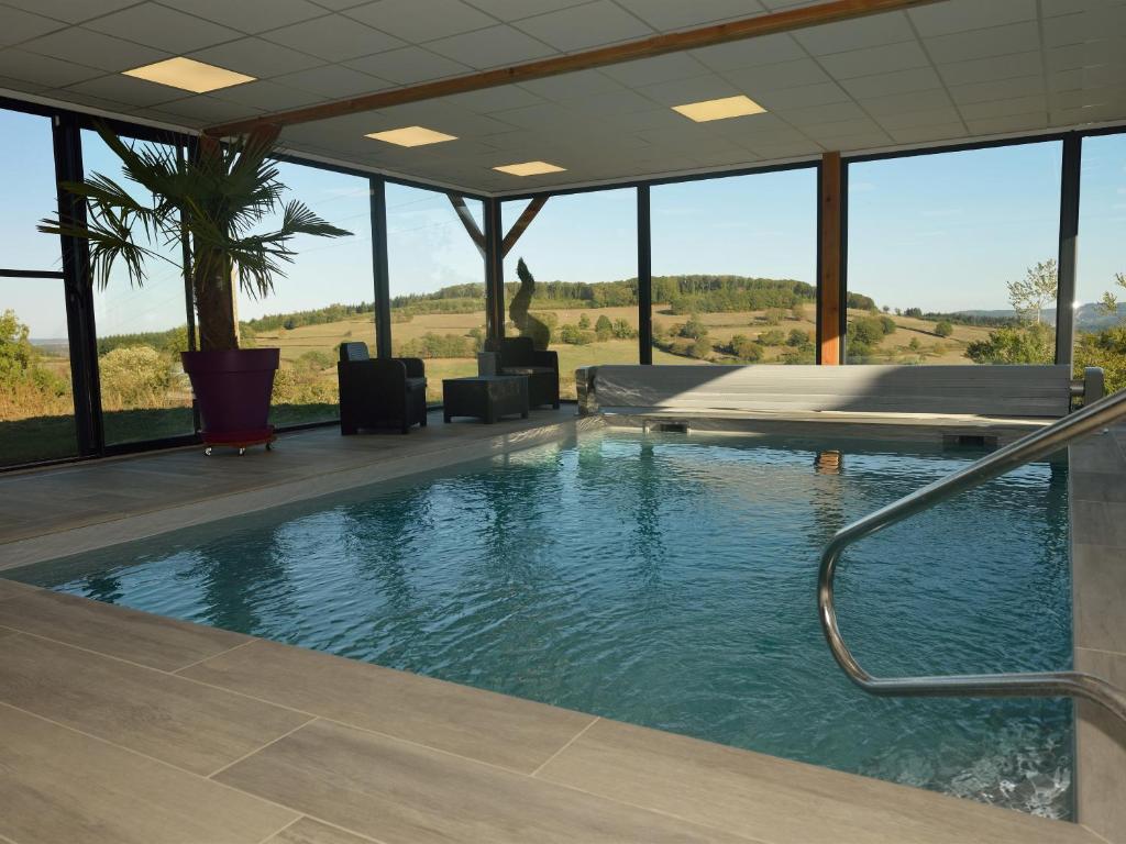 Maison de vacances Gîte de Bellevue avec piscine intérieure privative Aux Gaillots 71250 Bergesserin