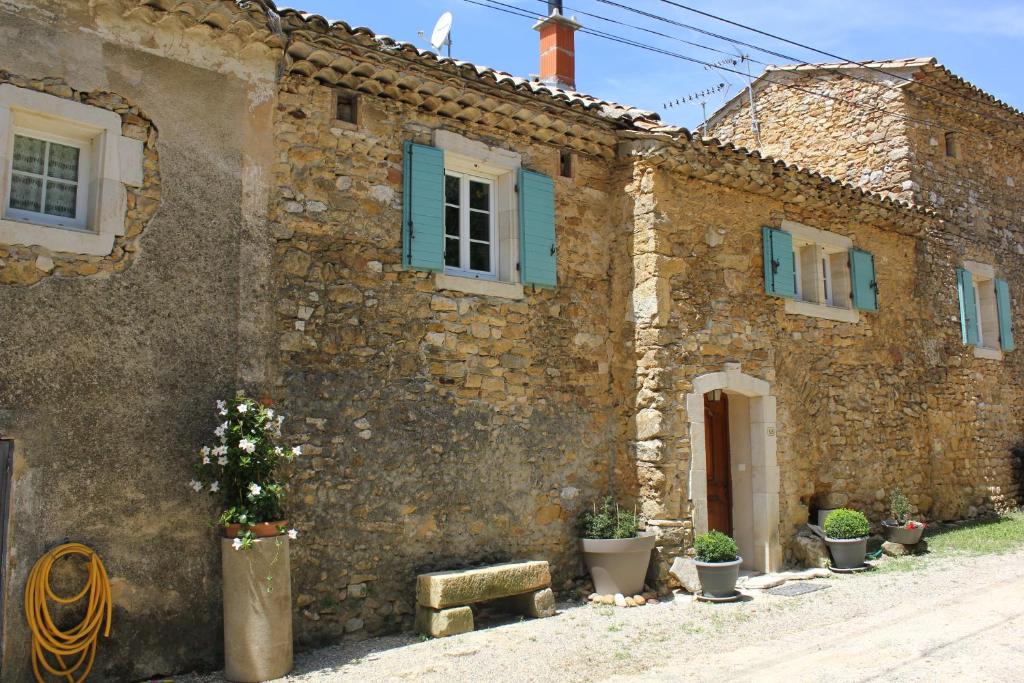 Gite de BEZUT Hameau de Bézut, 30700 Baron