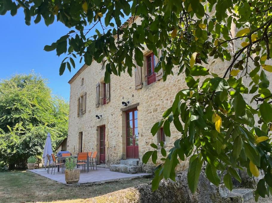 Maison de vacances Gîte de caractère avec piscine en Dordogne Marcillac 24170 Capelou