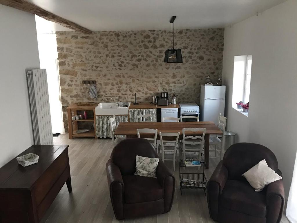 Maison de vacances Gîte de charme Les Trois Chênes 28 les peyrats de villard 23210 Augères