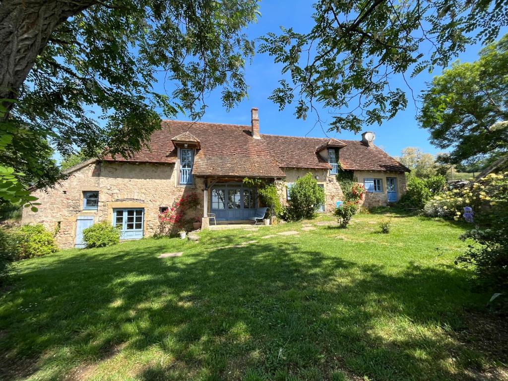 Maison de vacances Gîte de la Doit, en pleine campagne, pour 14 pers Lieu-dit La Doie 71460 Saint-Marcelin-de-Cray