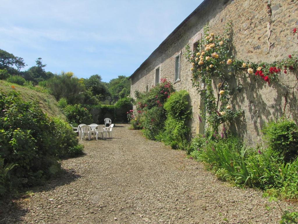 Gîte de La Ferme de La Cour Le Pavillon de Grenneville, 50630 Crasville