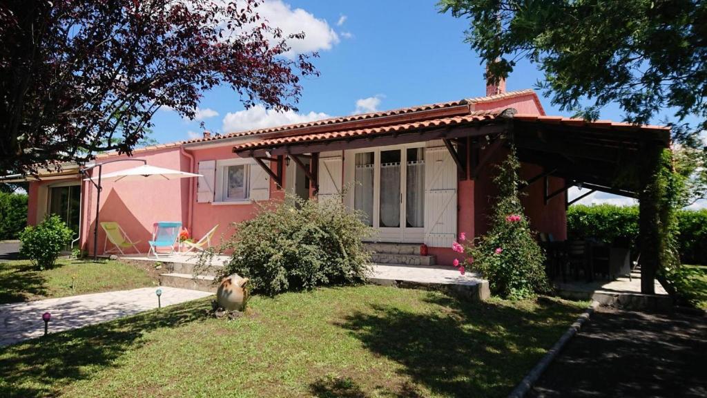 Maison de vacances Gite De La Meronne 19 PROMENADE LE LA MERONNE 16430 Vindelle