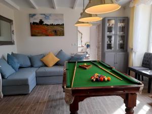 Maison de vacances Gite de luxe 6 chambres (12 personnes) avec piscine privée et chaufée 30 Chemin des Romains 17330 Saint-Martin-de-la-Coudre -1