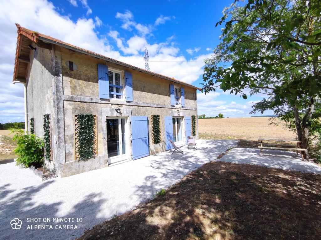 Maison de vacances GITE DE MONTRANCON 2 Route de Landes Lusseau 17380 Landes